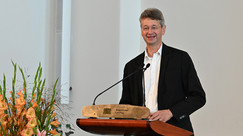 LandtagKultusminister Prof. Piazolo bei seiner Rede während der Verleihung des Abiturpreises Politik und Gesellschaft