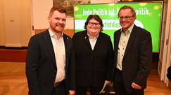 Vizepräsident Thomas Gehring (rechts) und die Vorsitzenden des BDKJ Bayern, Eva Jelen und Daniel Köberle
