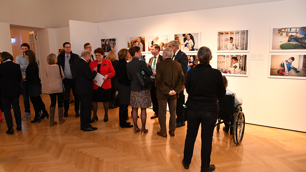 Ausstellung Care-for-Rare-Foundation | Foto: Rolf Poss