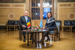 Ilse Aigner und Klaus Johannis vor dem Vieraugen-Gespräch