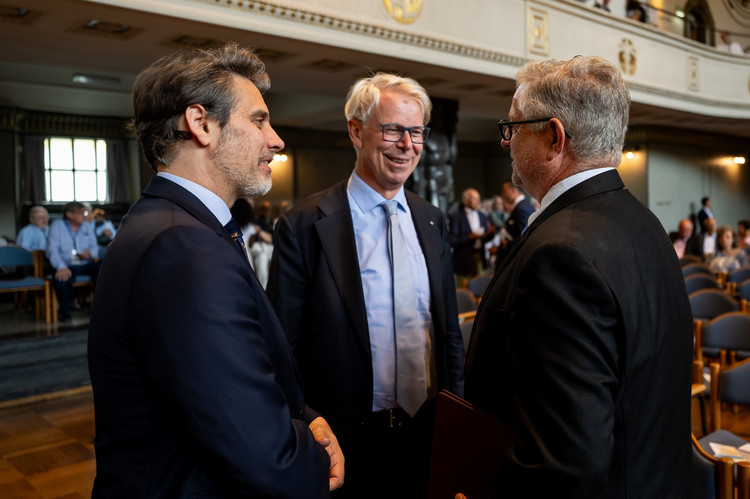 Unter den Gästen waren auch der Präsident des Bayerischen Verfassungsgerichtshofs, Dr. Hans-Joachim Heßler, Ludwig Prinz von Bayern und der ehemalige Richter des Bundesverfassungsgerichts Peter M. Huber.