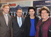 Hochschulausschuss-Vorsitzender Oliver Jörg, BR-Fernsehdirektorin Bettina Reitz, FFF-Geschäftsführer Prof. Dr. Klaus Schaefer und Landtagspräsidentin Barbara Stamm. | Foto: Rolf Poss