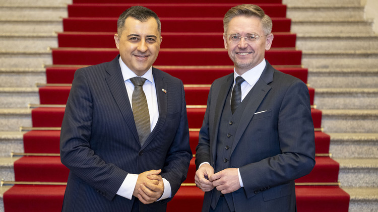 Der neue Generalkonsul der Republik Bulgarien in München, Stefan Jonkov, mit I. Landtagsvizepräsidenten Tobias Reiß (CSU) 