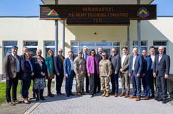 Gut zwei Stunden nahm sich die Delegation Zeit für den Besuch in Grafenwöhr. 