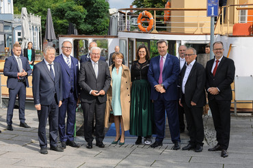 Neben dem Bundespräsidenten und seiner Gattin, dem Ministerpräsidenten und der Landtagspräsidentin nahmen auch die Landtagsvizepräsidenten (v.l.) Karl Freller (CSU), Alexander Hold (FREIE WÄHLER) sowie (v.r.) Markus Rinderspacher (SPD) und Thomas Gehring (BÜNDNIS 90/DIE GRÜNEN) an der Jubiläumsfeier auf Herrenchiemsee teil.