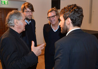 Regissseur Toke Constantin Hebbeln, Produzent Manuel Bickenbach und Filmemacher Michael Verhoeven im Gespräch. | Foto: Rolf Poss