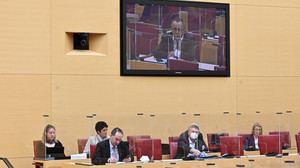 Zum zweiten Mal stellten sich in der Plenarsitzung am 10.12.20 Mitglieder der Staatsregierung den Fragen der Abgeordneten.