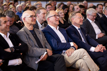 Auch mehrere Mitglieder des Präsidiums waren bei der Verleihung anwesend (v.l.): Andreas Jäckel (CSU), Vizepräsident Alexander Hold (FREIE WÄHLER) und I. Vizepräsident Tobias Reiß (CSU)