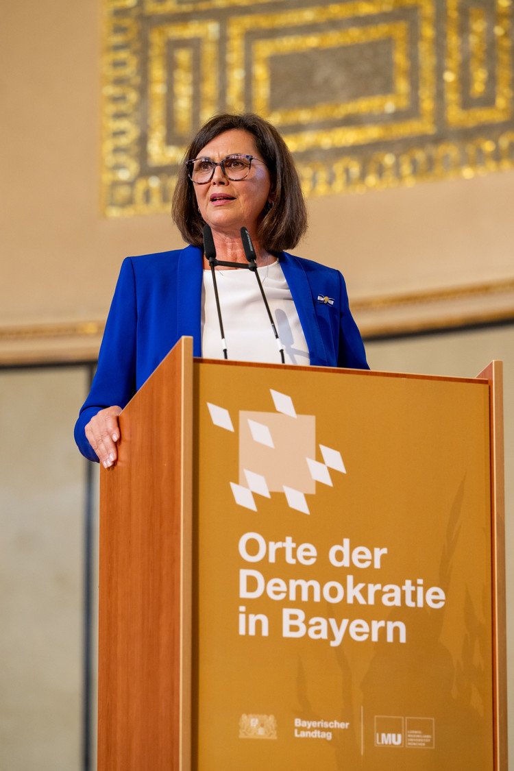 Landtagspräsidentin Ilse Aigner (CSU) bei ihrer Festrede zum Thema „Unsere Verfassung – Plädoyer für eine versöhnte Gesellschaft“