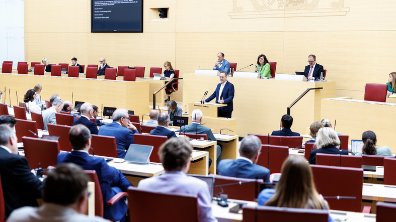 Debatte über Nichtregierungsorganisationen