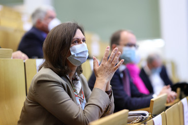 Landtagspräsidentin Ilse Aigner im Hörsaal des Universitätsklinikums Augsburg