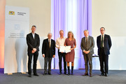 Wegen eines Auslandsaufenthalts nahmen für die Preisträgerin Eva Jochum ihre Eltern den Preis entgegen. (Oberbayern West)