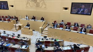 Staatsministerin Melanie Huml bei der ersten Befragung der Staatsregierung in der Coronakrise durch das Parlament