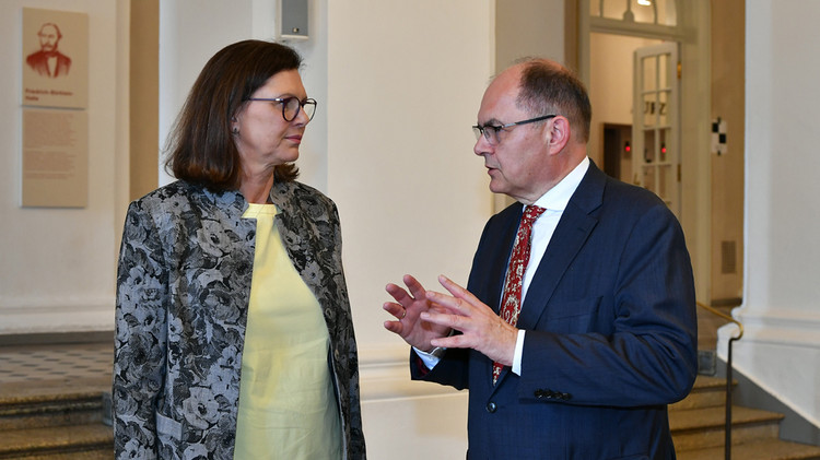 Landtagspräsidentin Ilse Aigner und der Hohe Repräsentant für Bosnien-Herzegowina, Christian Schmidt | 