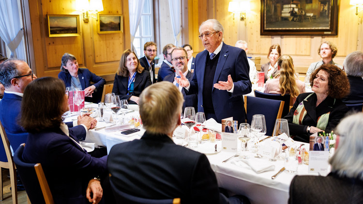 Anlässlich seines 95. Geburtstags Abba Naors lud das Präsidium des Bayerischen Landtags zu einem Abendessen ins Maximilianeum ein. 