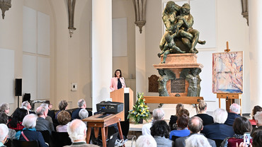 Rund 100 Gäste begrüßte Landtagspräsidentin Ilse Aigner im Mars-Venus-Saal des Bayerischen Nationalmuseums zur Verleihung des Mannlich-Preises. 