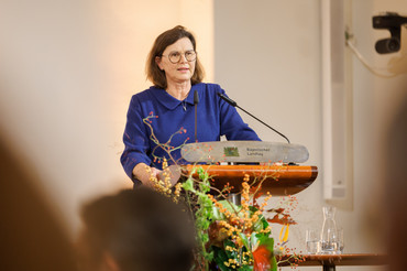 Landtagspräsidentin Ilse Aigner hob in ihrem Grußwort die herausragende Stellung der Hochschule für Politik München hervor.