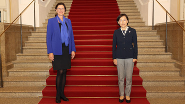 Landtagspräsidentin Ilse Aigner und die Botschafterin der Republik Korea, Dr. Hyun Ock CHO 