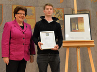 Sieger der Kategorie Serie: Michael Geßner mit Landtagspräsidentin Barbara Stamm | Foto: Rolf Poss