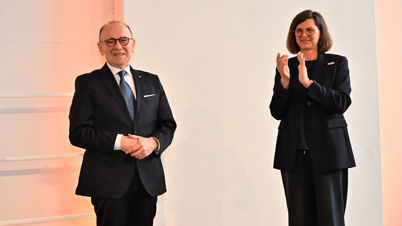 Landtagsdirektor Peter Worm verabschiedet sich