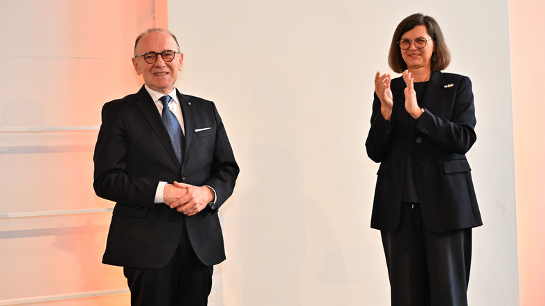 Landtagsdirektor Peter Worm verabschiedet sich