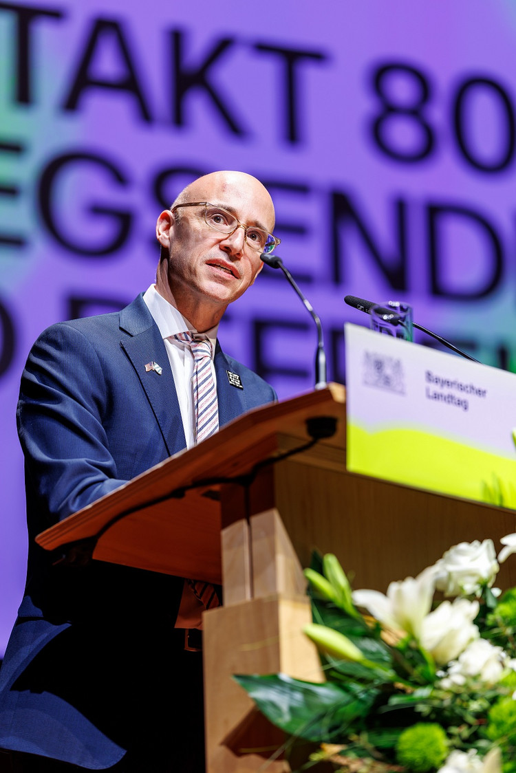 Dr. James Miller, der Generalkonsul der USA