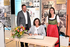 Ein Eintrag in das Goldene Buch der Stadt Ebermannstadt stand ebenfalls auf dem Programm.