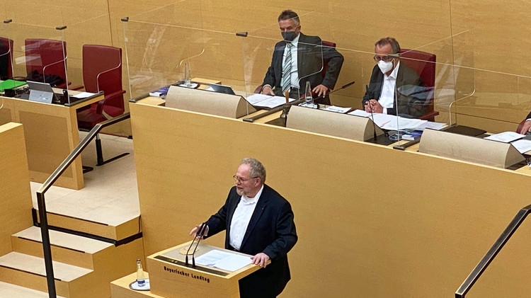 Als erster Redner sprach Klaus Adelt (SPD) in der Aktuellen Stunde am 15.03.2022.