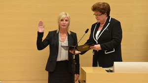 Ulrike Scharf legte vor der Vollversammlung des Landtags ihren Amtseid ab. | Foto: Rolf Poss