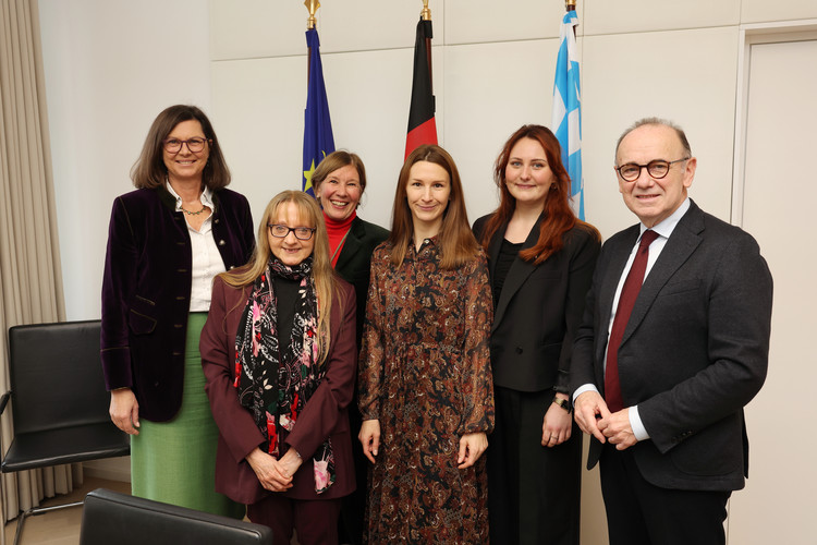 Nach 9 Jahren übergeben Dagmar Feldmann und Petra Welte das Ehrenamt der Gleichstellungsbeauftragten an Kathleen Jarawan und Ines Buharalija.
