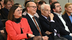 Auch der Landtagspräsident von von Nordrhein Westfalen, André Kuper (zweiter von links), war unter den vielen Gästen. 