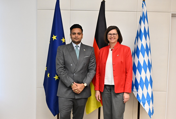 S.H. Maharaja Yaduveer Wadiyar und Landtagspräsidentin Ilse Aigner 