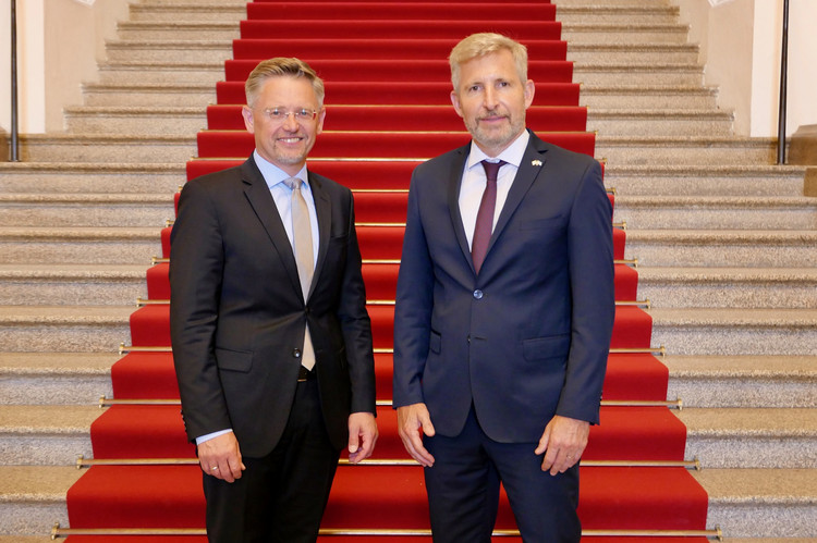 I. Landtagsvizepräsident Tobias Reiß und Gouverneur Rogelio Frigerio 
