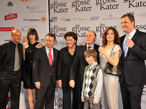 Bild: Auf dem roten Teppich: Landtagspräsidentin Barbara Stamm (Mitte) mit v.l. Edgar Selge, Christiane Paul, Prof. Klaus Schaefer, Bruno Ganz, Moritz Möhwald, Marie Bäumer und Dietmar Güntsche | Foto: Rolf Poss