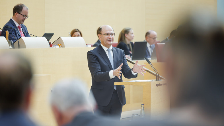 Fortschritte bei der Behördenverlagerung in Bayern