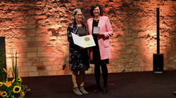 Landtagspräsidentin Ilse Aigner verleiht Hofenfels-Medaille