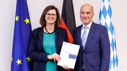 Übergabe des 34. Tätigkeitsberichts des Datenschutzbeauftragten