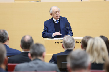 Zeitzeuge Abba Naor spricht im Landtag. | Bildarchiv Bayerischer Landtag