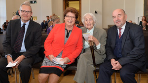 Landtagspräsidentin Barbara Stamm und die ehemalige Staatsministerin Dr. Hildegard Hamm-Brücher mit Prof. Dr. Andreas Wirsching, Direktor des Instituts für Zeitgeschichte München-Berlin (li.), und Rainer Eppelmann, Vorsitzender der Bundesstiftung zur Aufar