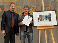 Sieger Kategorie Tagesaktualität: Klaus Haag mit Michael Busch, BJV-Vorsitzender | Foto: Rolf Poss