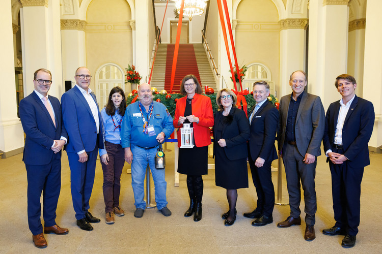 Auch in diesem Jahr kamen die Pfadfinder zur Übergabe des Friedenslichts aus Bethlehem ins Maximilianeum.