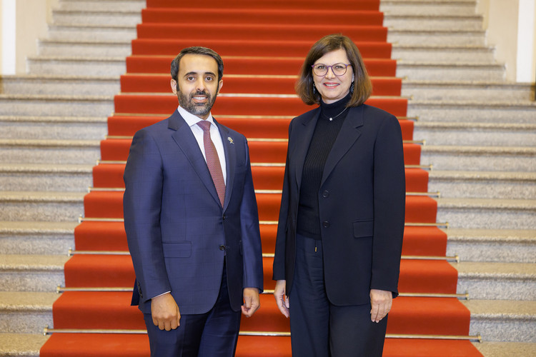 Landtagspräsidentin Ilse Aigner (CSU) mit dem neuen Generalkonsul des Staates Katar, Sauod Sultan Khalifa Al-Binali 