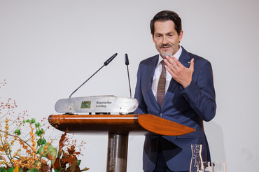 Der Präsident der TUM, Professor Dr. Thomas F. Hofmann, ging auf die sich wandelnden Aufgaben der HfP ein. 