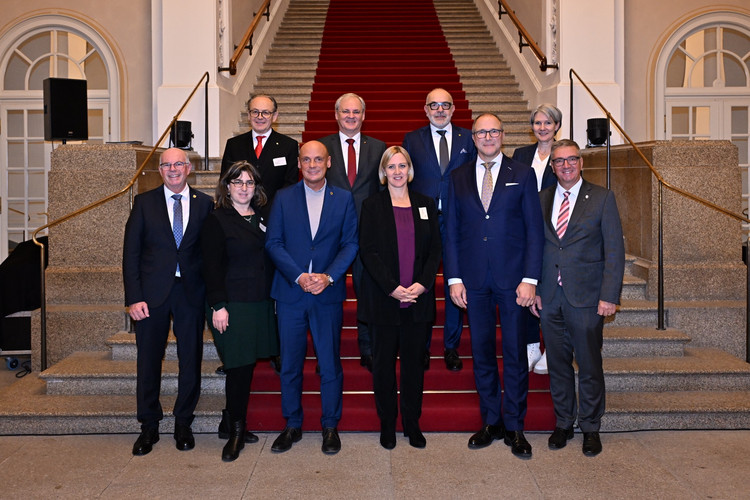 Die IPBK-Präsidentinnen und Präsidenten im Bayerischen Landtag. | Bildarchiv Bayerischer Landtag