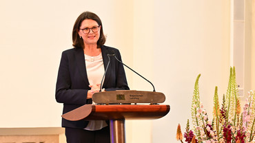 Landtagspräsidentin Ilse Aigner würdigte in ihrer Ansprache den selbstlosen Einsatz der Preisträgerinnen und Preisträger für andere Menschen. 