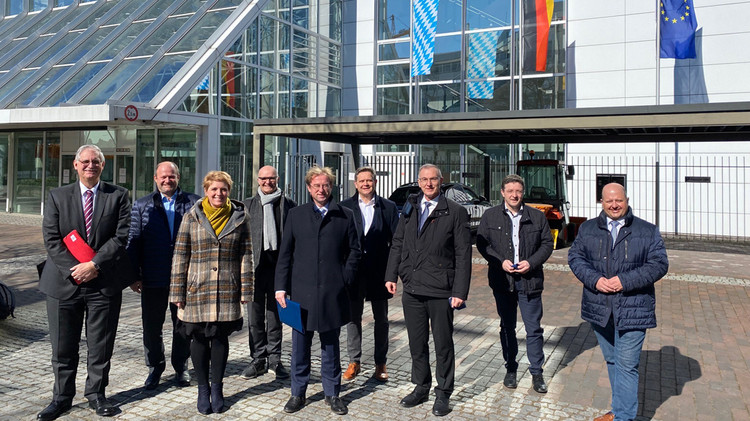 Der Ausschuss für Fragen des öffentlichen Dienstes bei seinem Besuch des IT-Dienstleistungszentrums des Freistaats Bayern
