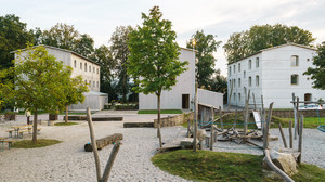 Drei Forschungshäuser in Bad Aibling, die im Rahmen des Projekt der Forschungsgruppe „Einfach bauen“ an der TUM gebaut wurden.