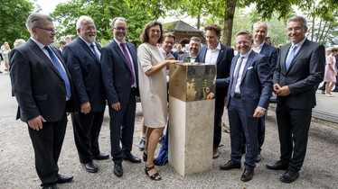 Ausstellung „Orte der Demokratie in Bayern“ auf Herrenchiemsee eröffnet