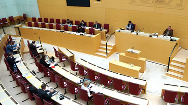 Der Ausschuss tagt im Plenarsaal. | Bildarchiv Bayerischer Landtag