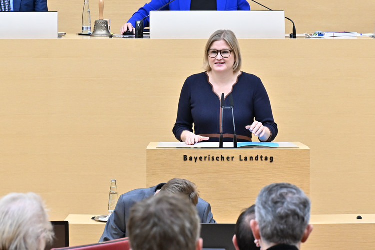 Katrin Ebner-Steiner wies auf das Verantwortungsbewusstsein in der Politik hin. | Bildarchiv Bayerischer Landtag